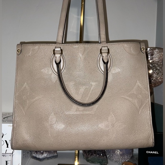 Sold Louis Vuitton Monogram Empreinte On the Go MM Tourterelle/beige. W/dusty - Picture 13 of 13